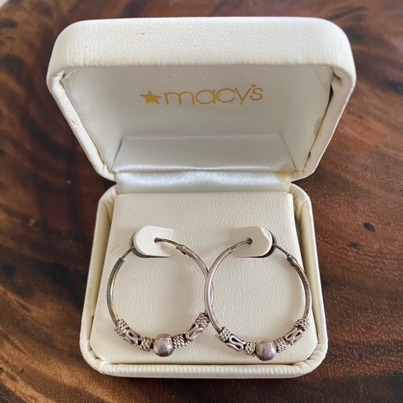 NWOT Macy’s Silver Hoop Earrings - Picture 2 of 3